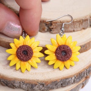 Sunflower Dangle Earrings/Sunflower Earrings/Yellow Flower Earrings/Sunflower Clay Earring/Summer Earrings/Sunflower Jewelry/Gift For He
