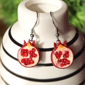 Granatapfel Ohrringe/Granatapfel Schmuck/Obst Ohrringe/Granatapfel Geschenk/Süße Ohrringe/Vegan Ohrringe/Geschenk für Pflanzenliebhaber