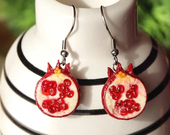 Brincos pendurados de romã: joias artesanais de frutas feitas de argila de polímero