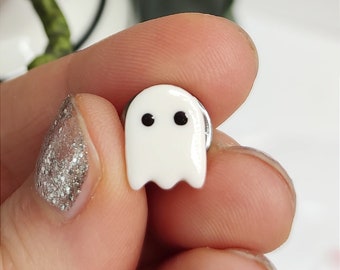 Tiny Ghost Pin/Halloween Pin/Autumn Fall Brooch/Clay Ghost Badge/Minimalist Ghost/Cute Ghost/Halloween Jewelry/Halloween Gift