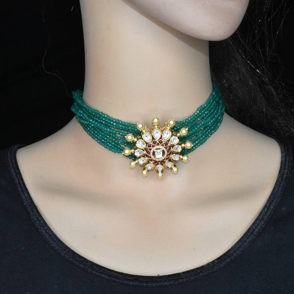 Kundan Beeds choker/polki Choker avec boucles d'oreilles/Indian Choker/Bijoux indiens/Emrald beeds choker/polki bijoux By Asp Fashion