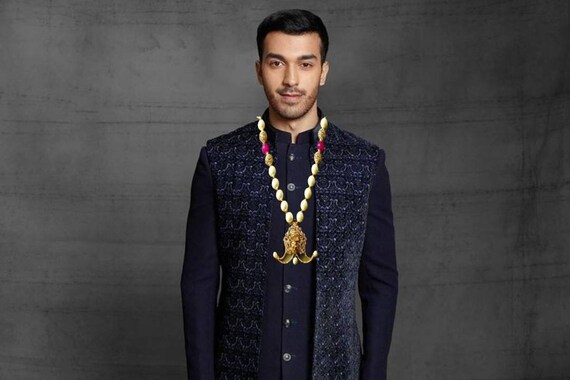 Puligoru Pendent With Pearl Chain 