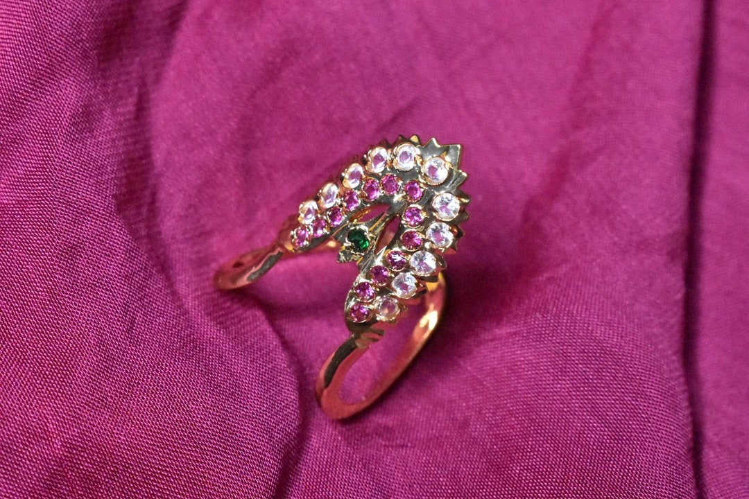 Gold tone pink vanki finger ring dj-41636 – dreamjwell