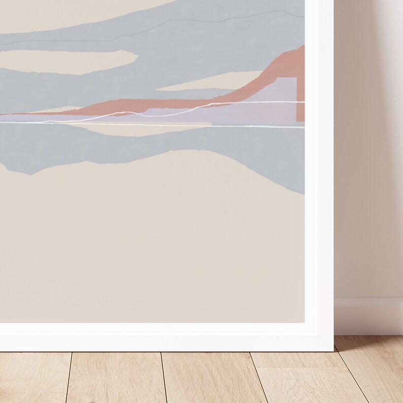 Puede incluir: Impresi&oacute;n de arte abstracto con un fondo beige claro y un dise&ntilde;o en capas de formas azul claro, morado claro y rosa p&aacute;lido.