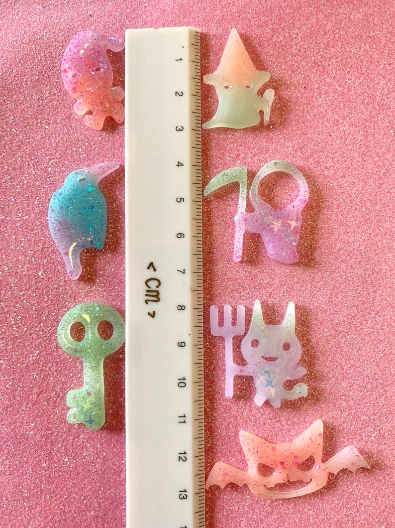 6pcs-halloween ghost silicone mold UV resin shiny mold-decoden case jewelry makingkeychain