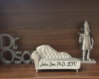 Mini divano da terapista in rilievo / Decorazione per ufficio personalizzata, unica e divertente, stampata in 3D / Regalo per professionisti della salute mentale