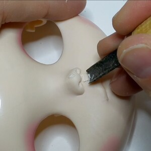Blythe Tutorial, Blythe Carving Tutorial, Blythe Customizing, How to Make a Blythe Doll image 10