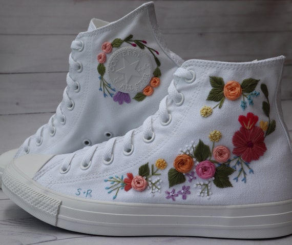 Forvirret I virkeligheden tro Converse Chuck Taylor All Star Shoes Embroidered by Hand to - Etsy