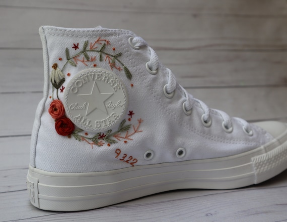 Forvirret I virkeligheden tro Converse Chuck Taylor All Star Shoes Embroidered by Hand to - Etsy