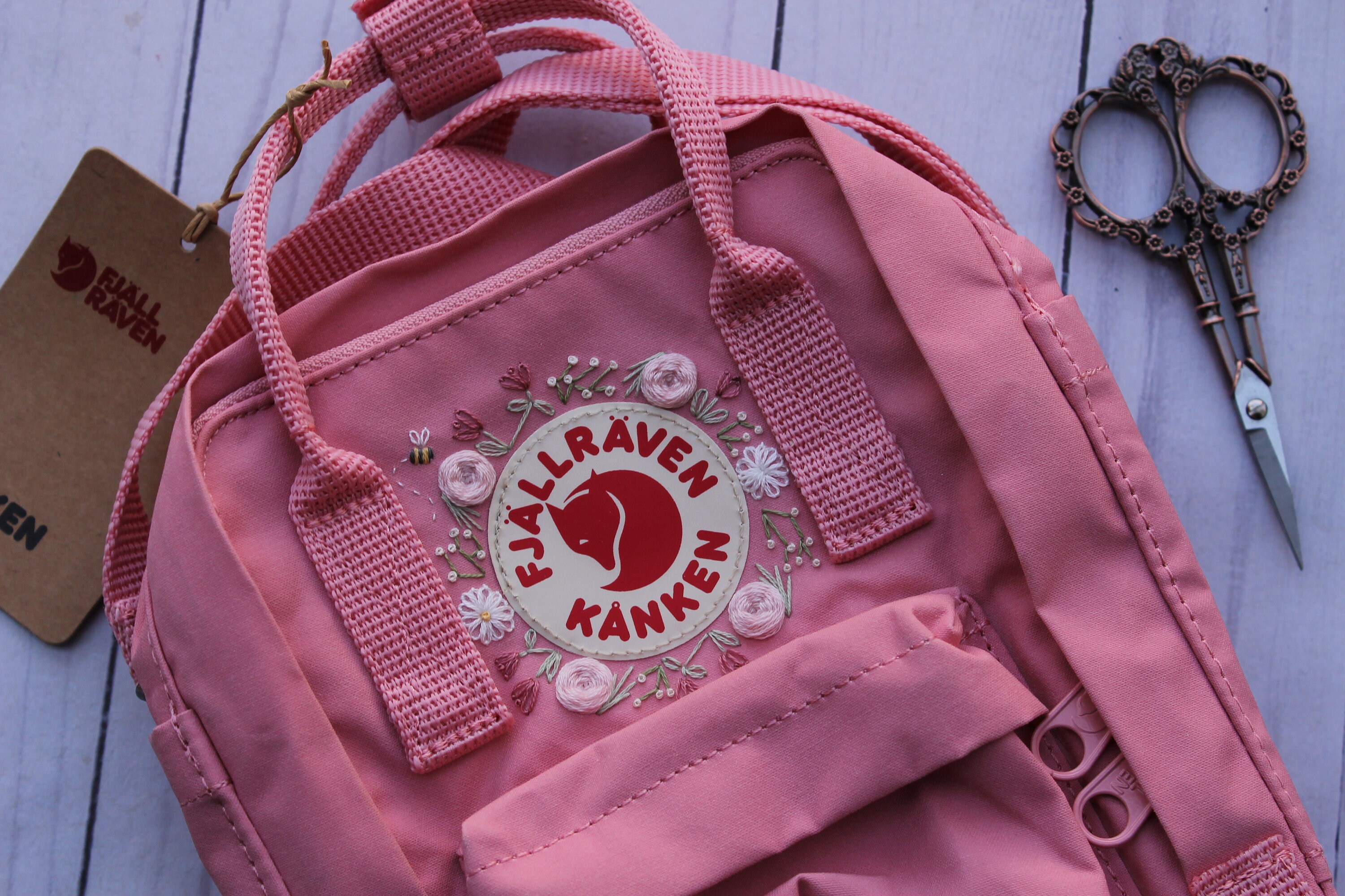 Kanken Sling Embroidery handbestickter Fjallraven Kanken Sling mit maBgeschneidertem Design eine groBe Mini Geldborse mit einzigartigem und individuellem Stil Etsy
