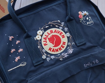 Scheletri Kanken ricamati personalizzati, ricamo a mano sullo zaino Kanken Fjallraven con teschi, scheletri e fiori