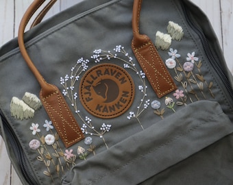 Kanken Wildflower Embroidery, Fjallraven Kanken Backpack with Custom Hand Embroidered Wildflowers, Classic or Classic Mini Bag, Boho Bespoke
