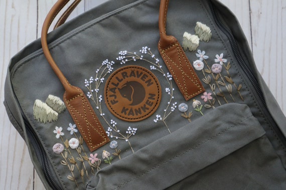 Geroosterd Trouwens Paard Kanken Wildflower Embroidery Fjallraven Kanken Backpack With - Etsy Norway
