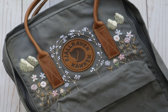 Geroosterd Trouwens Paard Kanken Wildflower Embroidery Fjallraven Kanken Backpack With - Etsy Norway