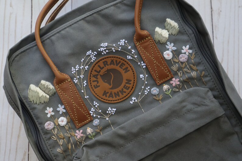 Kanken Wildflower Embroidery, Fjallraven Kanken Backpack with Custom Hand Embroidered Wildflowers, Classic or Classic Mini Bag, Boho Bespoke 