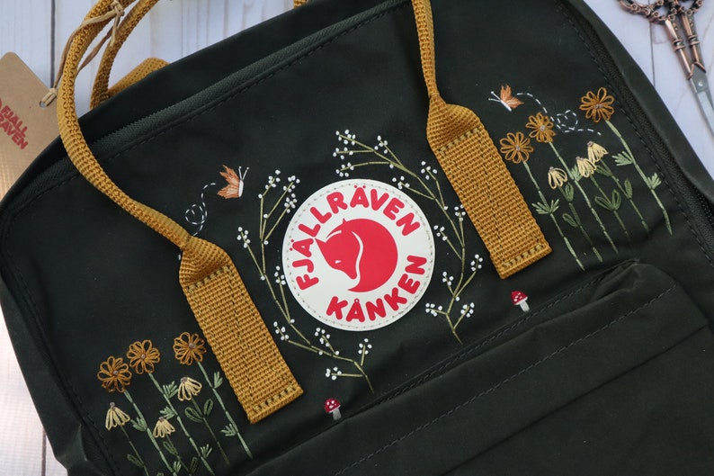 Custom Kanken Embroidery with Sunflowers, Hand Embroidered Fjallraven Kanken Bag with Sunflower Garden Design Made To Order 