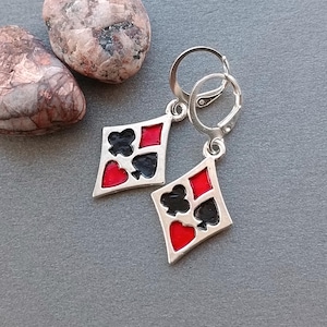 Orecchini con semi di carte da gioco