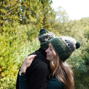 Icelandic wool hat with sheep's. Handmade knitwear from Icelandic wool. Warm green hat with sheep's. Wool knitted hat. image 3