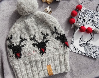 Reindeer hat knitting pattern, knitting chart for a wool reindeer hat