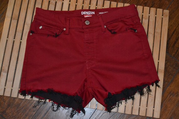red levi shorts