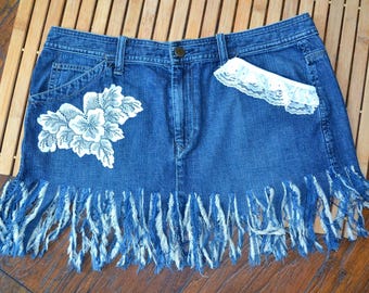 Falda vaquera reciclada de Ralph Lauren con encaje y flecos – Estilo bohemio hippie