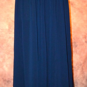 Free People Wandelbares Marine- Chiffon Maxikleid Gesmoktes Schlauchoberteil-Kleid Bild 8