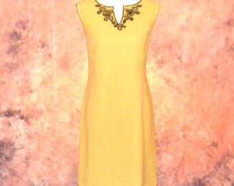 Vestido tubo vintage Ellen Tracy amarillo de lino, escote con cuentas, talla 10P