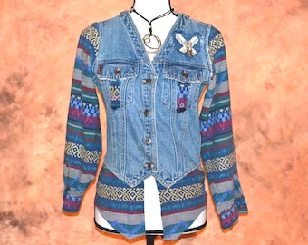 Chaqueta vaquera hecha a mano para mujer, pieza única, chaqueta vaquera cosida a mano, patchwork, estilo hippie, reciclada, adornada, boho, ideal para festivales.