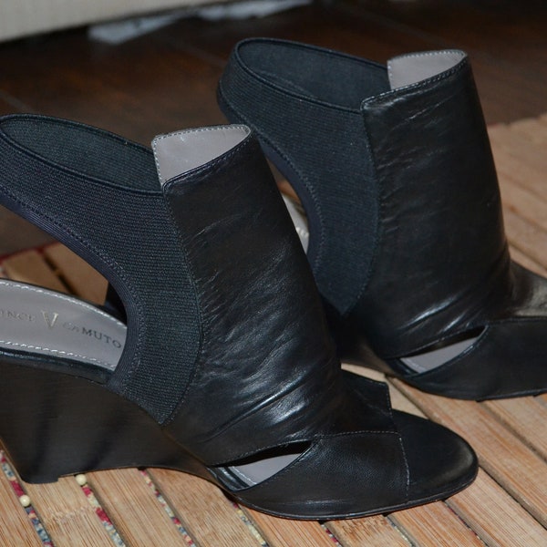 Vince Camuto Shoes Vintage Black Leather 3.5 inch Wedge Heel Designer Open Toe Stretch Strap Like New
