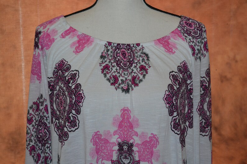 Women/'s XXL Vintage Hippe Blouse Hippie Shirt Plus Size Pink Paisley Pattern with Ruffles 60s Style Boho Top