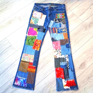 Pantalones vaqueros patchwork, vaqueros reciclados hechos a mano, vaqueros de mezclilla reciclada con parches.