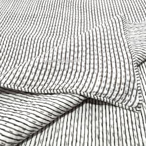 Trapunta reversibile con stampa a blocchi di strisce grigie, trapunta Kantha trapuntata in 100% cotone, coperta indiana morbida e leggera, trapunta di lusso per l&#39;arredamento della camera da letto.