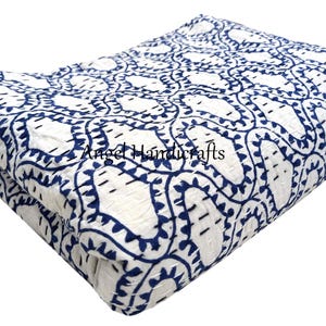 Handgenähter indischer Kantha Überwurf, Wendbarer Handblockdruck, Elegante Blaue Handstich-Tagesdecke, Kantha Sofa Decor Quilt