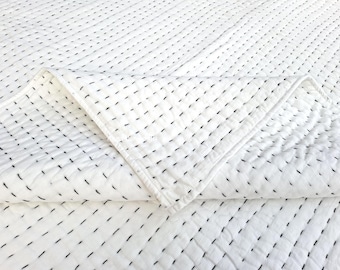 Trapunta Kantha in cotone bianco, coperta reversibile fatta a mano, copriletto trapuntato per letto/divano