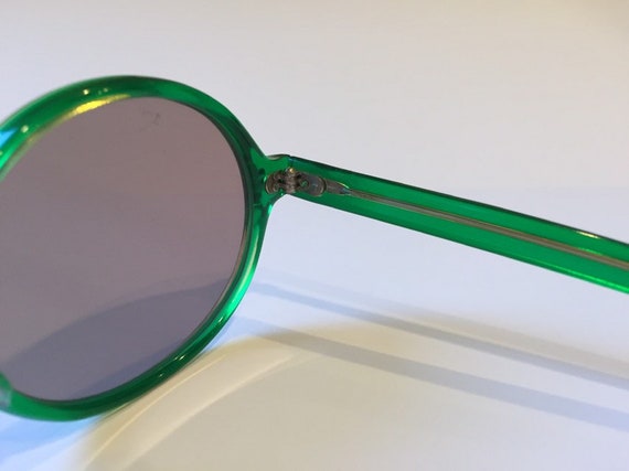 Green Oval Sunglasses | New Old Stock | 60s Vintage Sunmodes