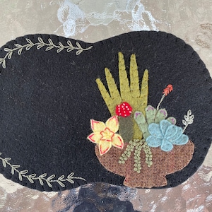 Pot of Succulents mug rug