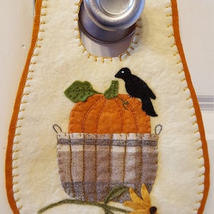 PUMPKIN IN A BASKET Door Hanger