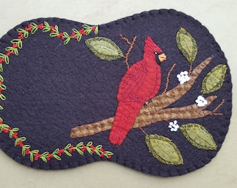 Wool pattern for a Cardinal Mug Rug