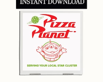 Può includere: Grafica quadrata bianca con le parole "INSTANT DOWNLOAD" in un rettangolo nero in alto. La grafica presenta il logo rosso "Pizza Planet", un pianeta verde con un anello e un personaggio alieno verde e rosso. Il testo "SERVING YOUR LOCAL STAR CLUSTER" è in basso.