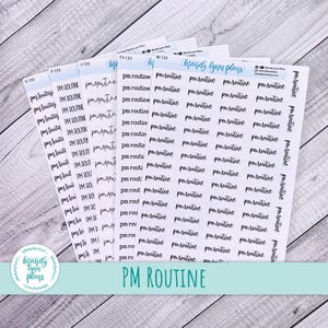 Puede incluir: Cinco hojas de pegatinas blancas con el texto negro 'pm routine' en letra cursiva. Cada hoja incluye el nombre de la marca 'Mandy Lynn Plans' en la parte superior. Las pegatinas est&aacute;n dispuestas en varias columnas y filas para organizaci&oacute;n.