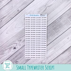 Puede incluir: Una hoja de pegatinas rectangular con varias filas de peque&ntilde;as etiquetas de texto negro que dicen pm routine en una fuente estilo m&aacute;quina de escribir. La hoja incluye el nombre de la marca Mandy Lynn Plans y el c&oacute;digo TY-W-133.