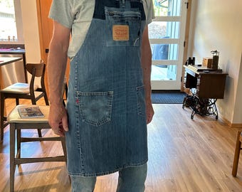Delantal - pedido personalizado - reciclado a partir de jeans que me enviaste.