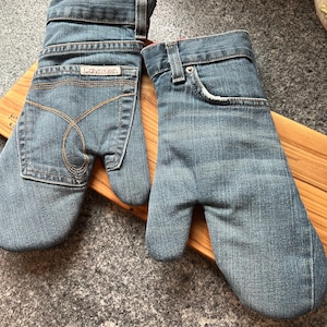 Upcycled Denim Oven Mitt: Handmade Kitchen Glove