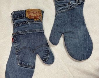 oven mitt pair  brand pocket- regular size  upcycled denim- front pocket, back pocket, right or left  4 layers of heat protection