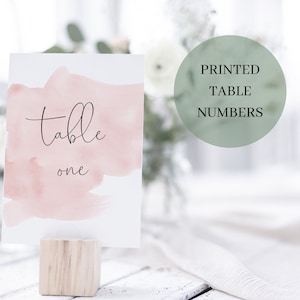 Numéros de table IMPRIMÉS avec aquarelle rose pour mariage ou fête - 4x6 ou 5x7 - Choisissez votre choix de police - Lettré et étiqueté