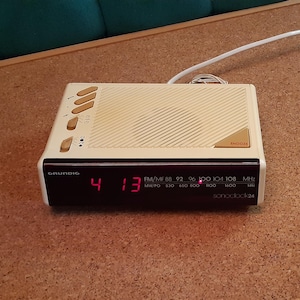 Vintage Grundig Sonoclock 24A Digital Alarm Clock Radio – 1980s Retro FM/MW Radio with LED Display