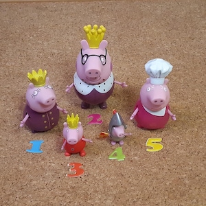 Peppa Pig Figurines-You Pick-Princess Peppa's Royal Family-King Daddy-Queen Mummy-Prince George-Collectible Peppa Toys