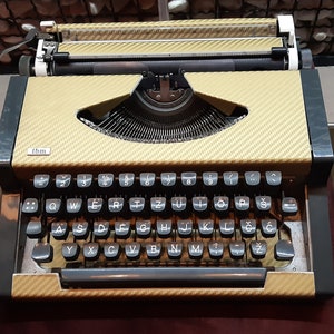 Vintage Gold typewriter-Olympia traveller tbm-UNIS-Yugoslavia portable manual typewriter from 70s-Looks like NEW-fully working
