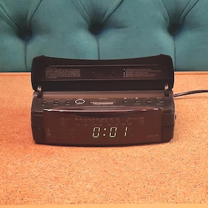 Vintage Telefunken Clock Radio | LED Digital Alarm | 80s Retro Atomic Time | German Made | Dual Alarm | Perfect Time Digitale 100 F - DCF77