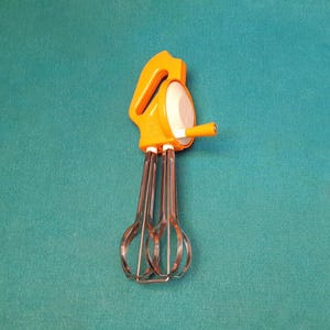 Manual mechanical Beater-Mixer, Vintage Orange Egg Beater, Kitchen Gadget, Vintage Manual Mixer Gloria DDR –Made in Germany